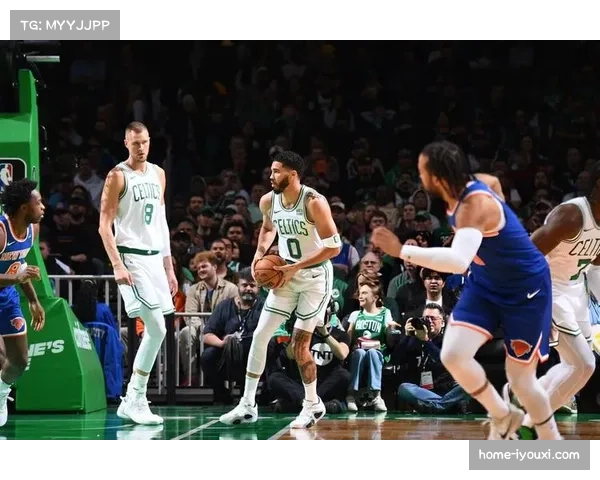 朗斯三球完胜洛里昂 主场强势保持不败金身